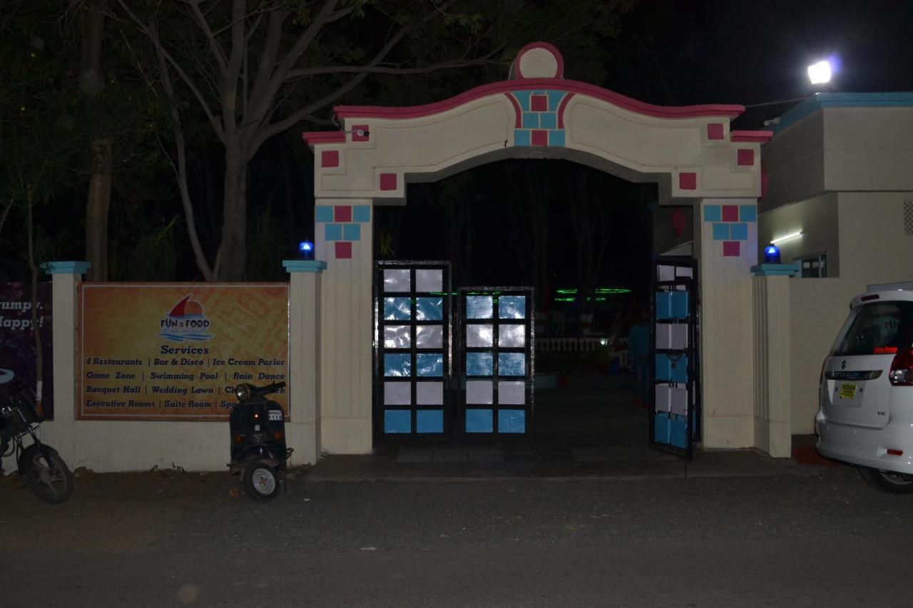 Fun And Food Resort & Holidays Harsola Exterior photo